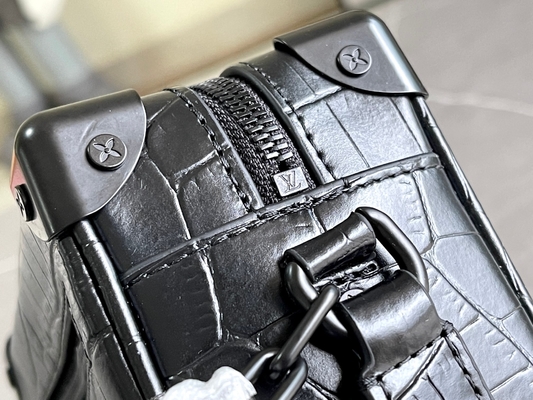 Tronc mou Mini Small Patent Leather de Crocodilien Matte Black Louis Vuitton BT