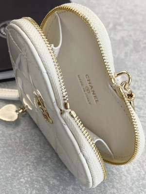 Le cuir de vachette laqué à chaînes Preloved a stigmatisé l'or Tone Metal Black And White de sac